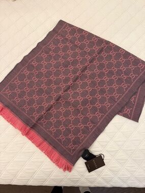 Gucci GG Monogram Scarf – Pink/Grey